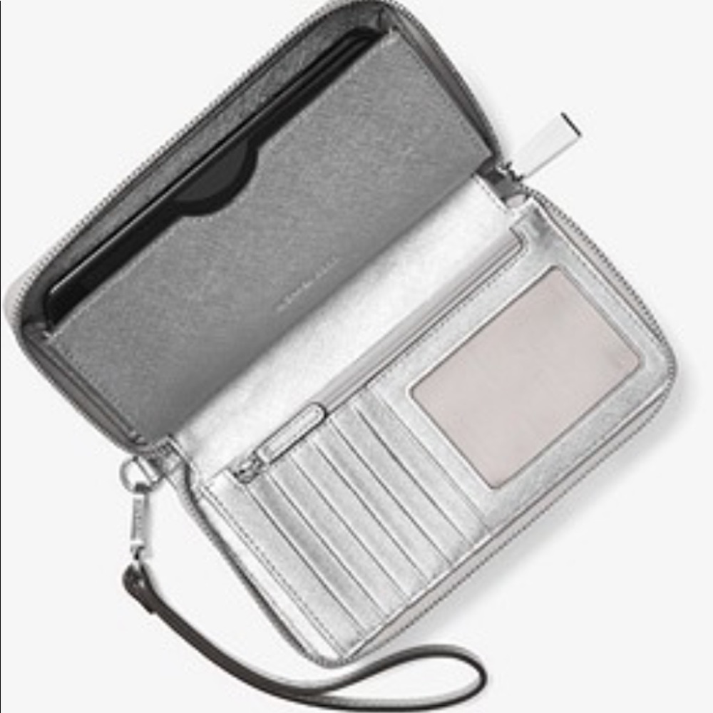 🆕 Micheal Kors NWT Wristlet Phone Wallet